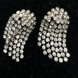 Beautiful elegant sparkling rhinestone earrings.